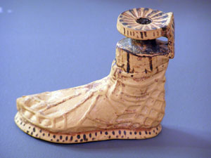 Arybal formet som en fod med sandal